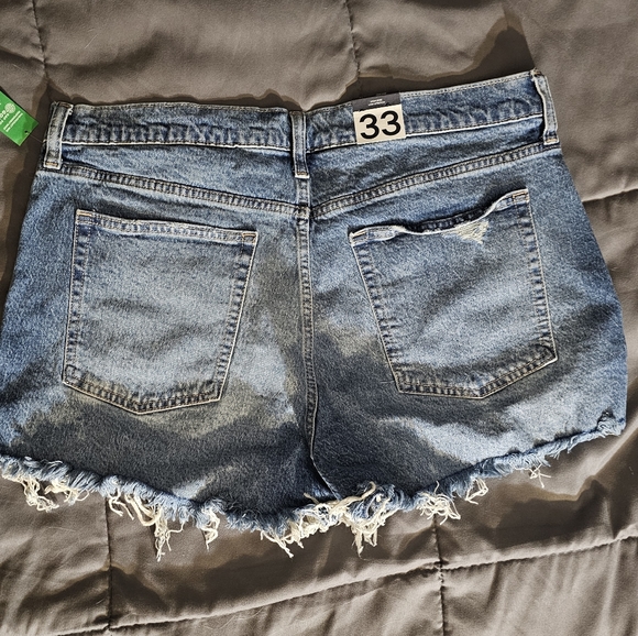 GAP Shorts - Picture 3 of 6